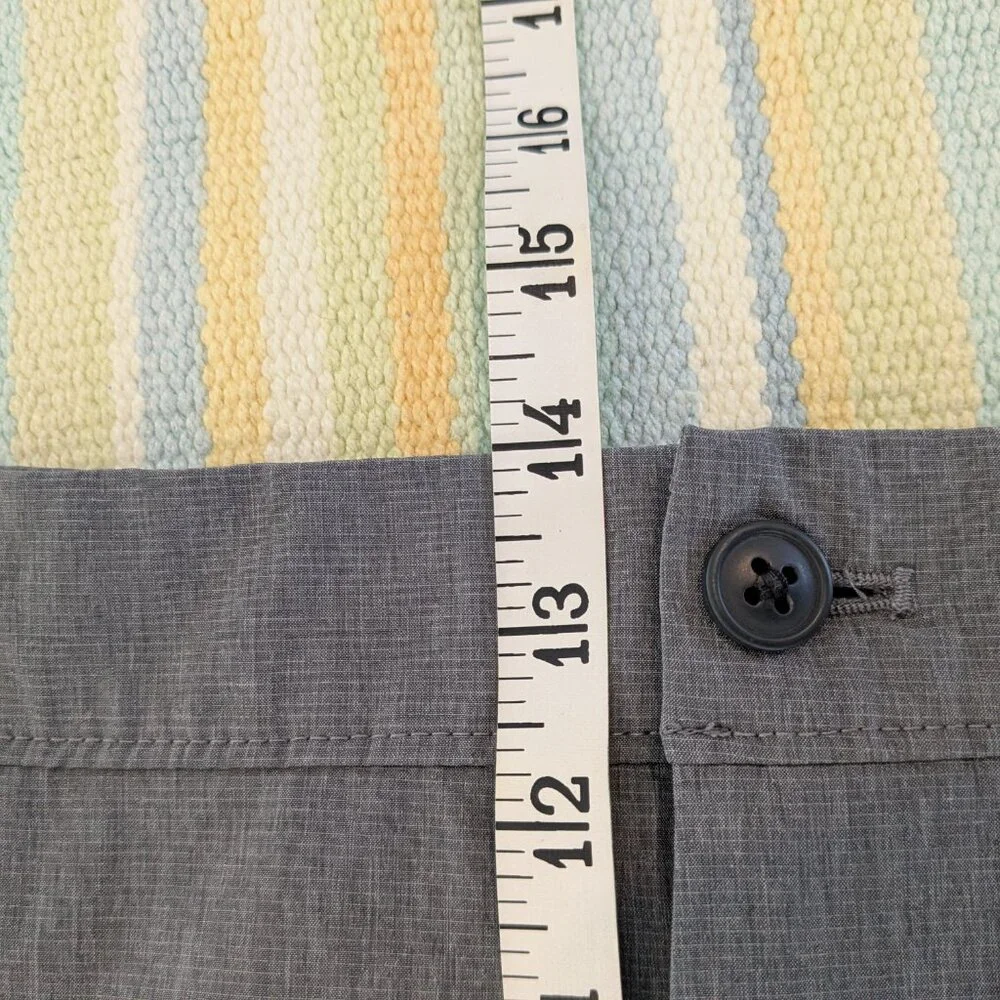 ⭐ Men's Gray Old Navy Active flat front shorts size 40